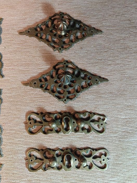 Ferragens Antigas em Latão/Bronze para restauro de móveis