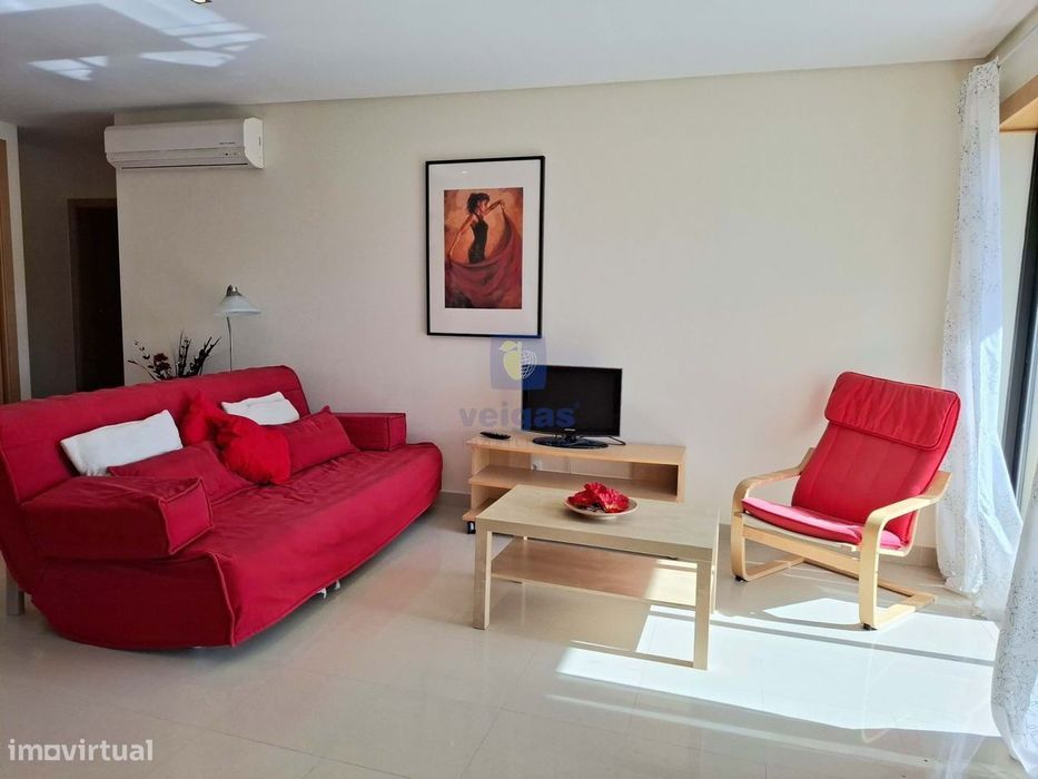 Apartamento T1 em condomínio privado com piscina, garagem, elevador, 1