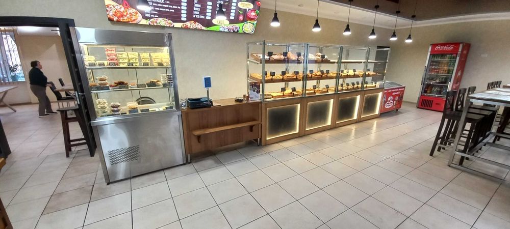 Вітрина кондитерська в стилі лофт