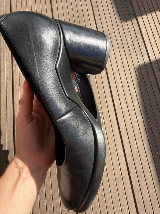 Sapatos ECCO em Pele Preta com Salto – Tamanho 38