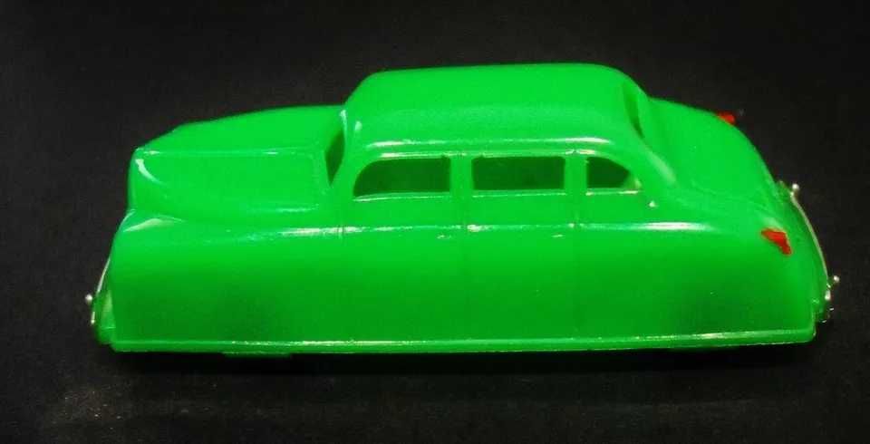 RENWAL 1950's green plastic nº143 toy car made in USA