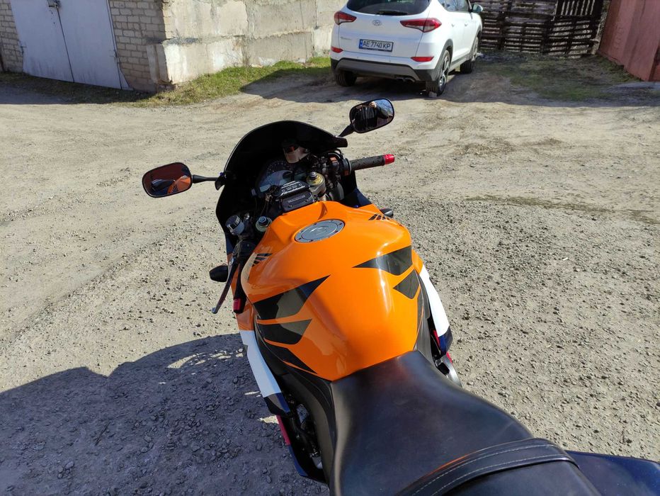 Honda CBR 1000RR  2005