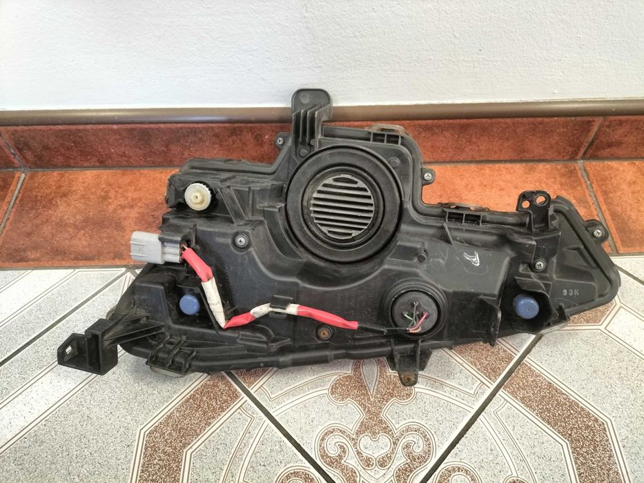 Toyota Prius Prime halogen LED prawy