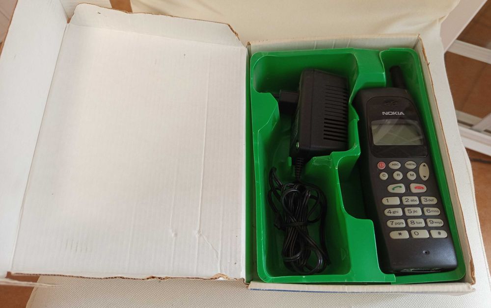 Nokia 909 con caja