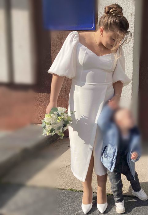 Біла святкова сукня