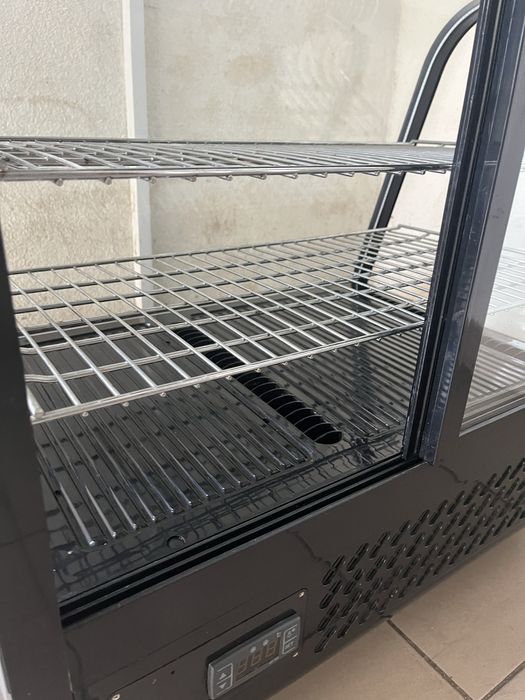 Холодильна Вітрина Кондитерська Frosty Обʼєм-100 Літрів