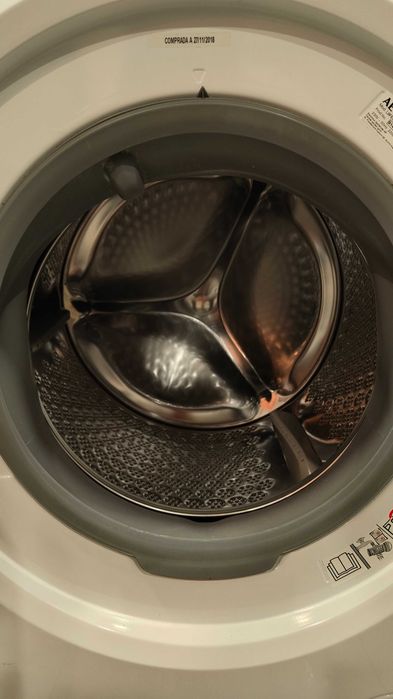 Máquina de lavar roupa AEG 8000 OkoMix 9kG 1400rpm