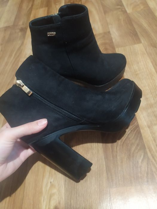 Сапожки замшеві на каблучку осінь, весна