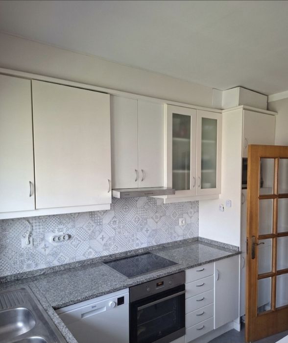 Excelente Apartamento T3+1 com Quintal Privativo e 2 Garagens – Oliveira S. Mateus, Famalicão