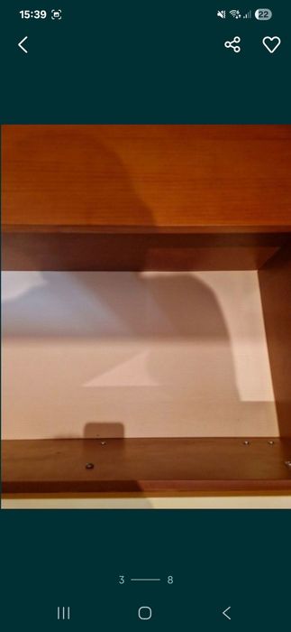 Roupeiro castanho em madeira para criança