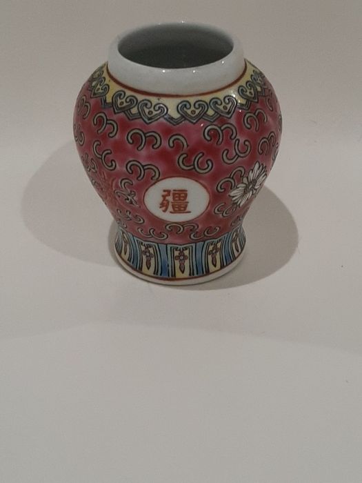 Peça em Porcelana oriental