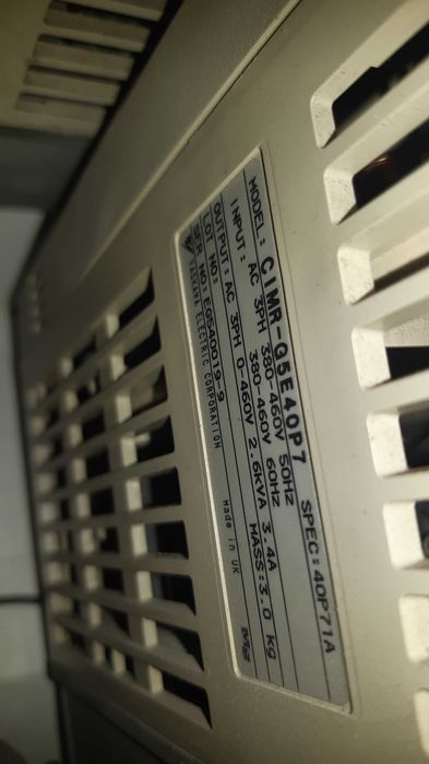 cimr-g5c40p7 yasakawa falownik varispeed 616g5 z ekranem