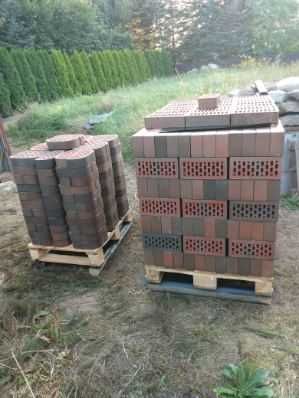 Cegła klinkierowa cieniowana.