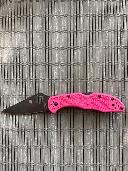 Продам культовый EDC-нож Spyderco Delica 4 Pink