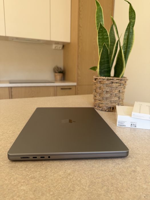 Apple MacBook Pro 16 M1 Max 64GB ram 1TB SSD Space Gray