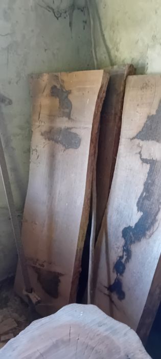 Pranchas de madeira de castanho para fazer mesas