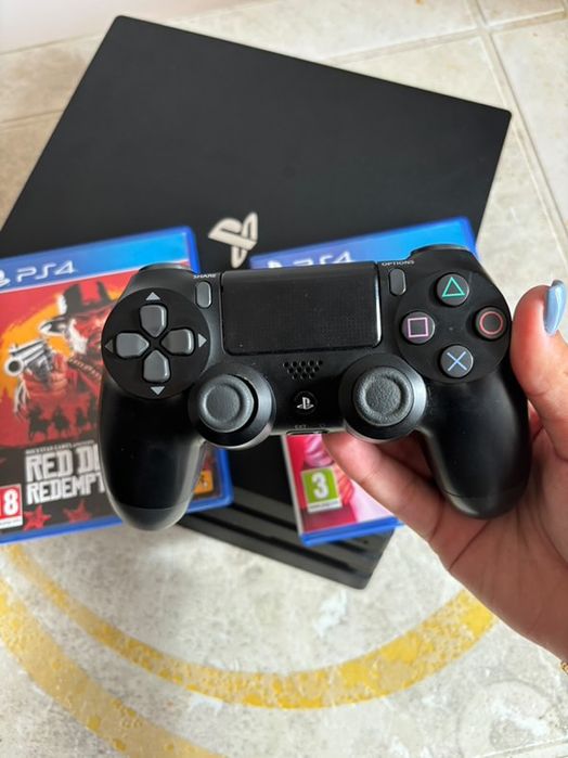 Playstation 4 (1 TB, Pro) with one controller and one game (Fifa 20)64585814360449121