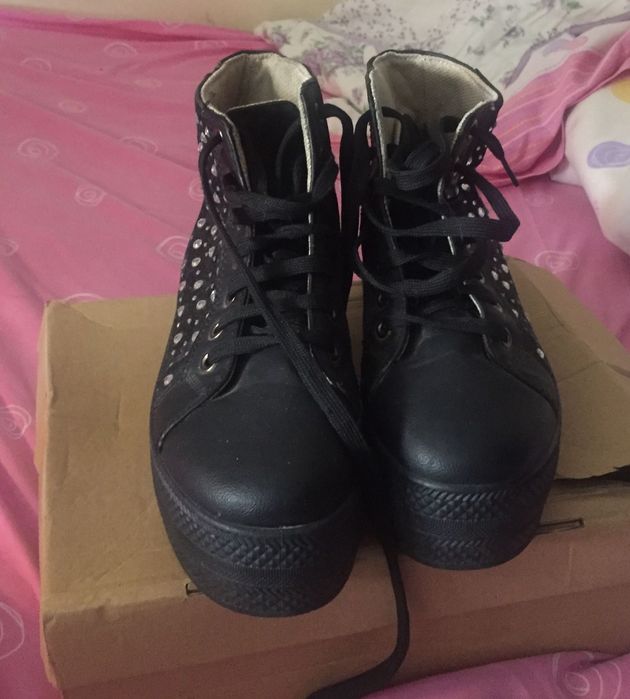 Tenis pretos com plataformas n.38/39