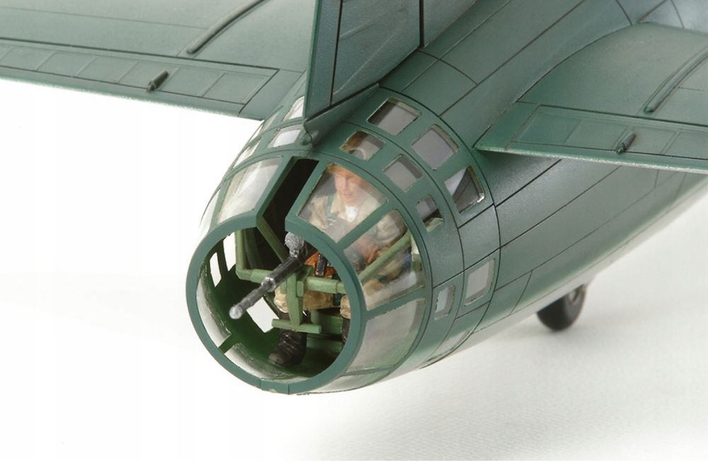Tamiya 61110 model 1/48 samolot G4M1 Yamamoto 17 Figures