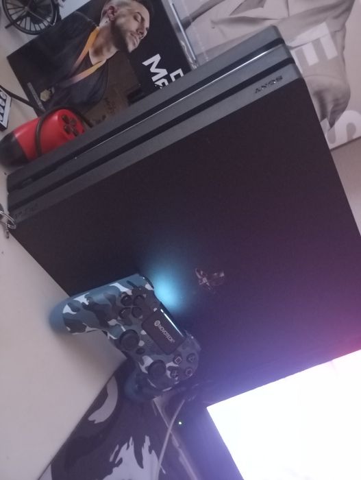 Ps4 pro + comando + volante + pedais