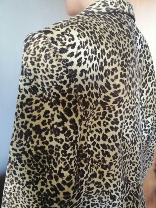 Żakiet damski z weluru.