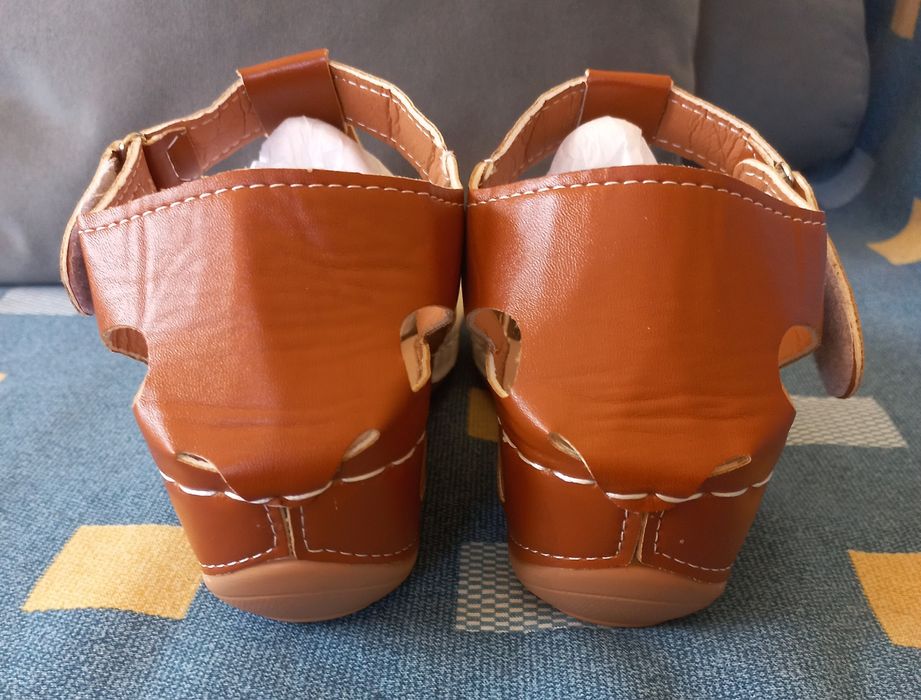 Sandálias de senhora.
Confortáveis.
Novas.
TAMANHO 36
Par único. 
Entr