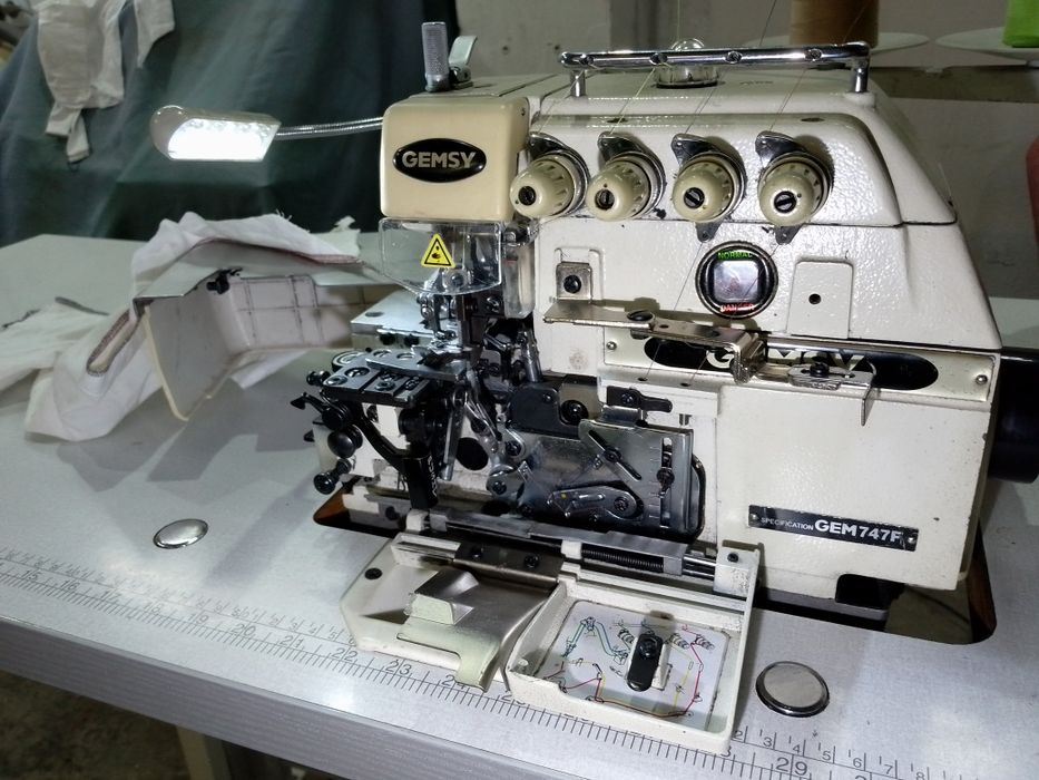 Оверлок професійний 4-x ниточний