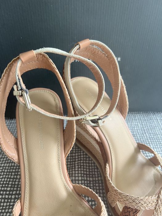 Tommy Hilfiger plecione koturny r 38