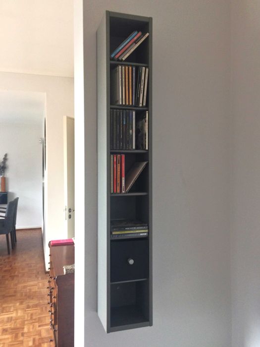 Porta CDs, em mdf lacado a cinza