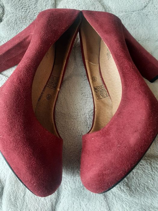 Buty na obcasie zamszowe