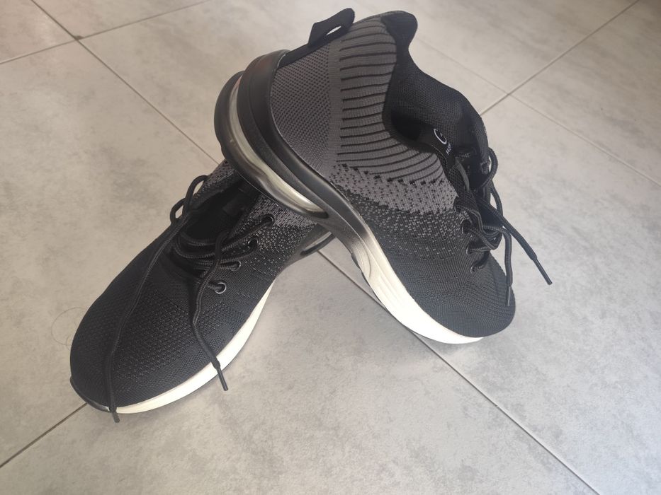 Tênis de biqueira de aco