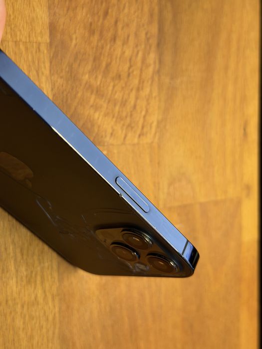 IPhone 12 pro - zbite plecki