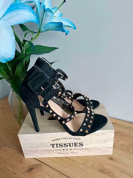 Nowe czarne sandały Roberto 37