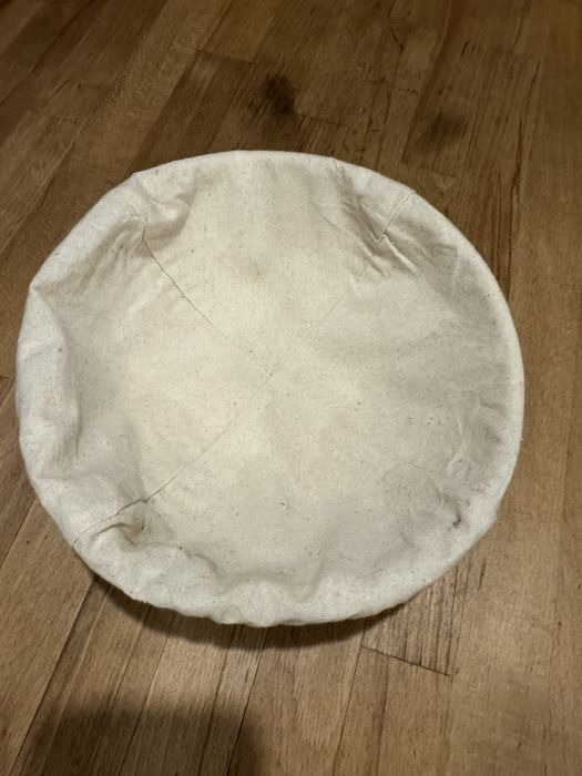 Koszyk do wyrastania chleba okrągły 20 cm + ściereczka
