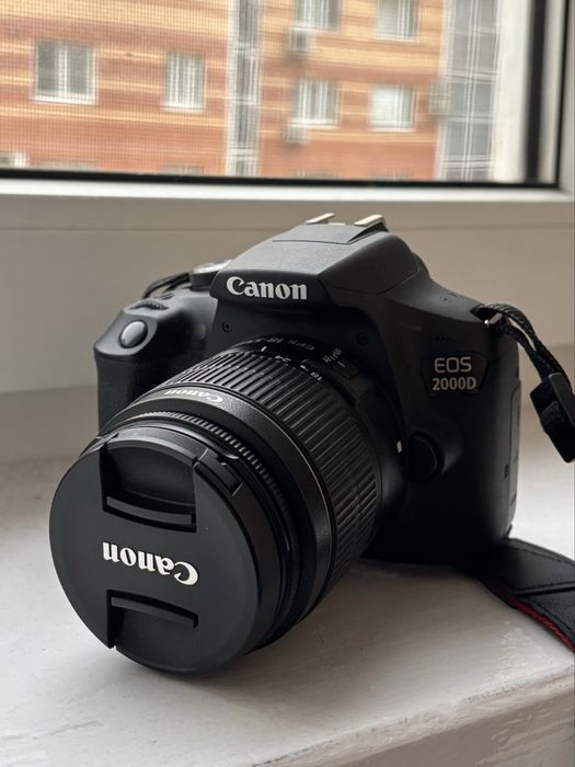 Canon EOS 2000D з обʼєктивом 18-55mm, ідеальний стан