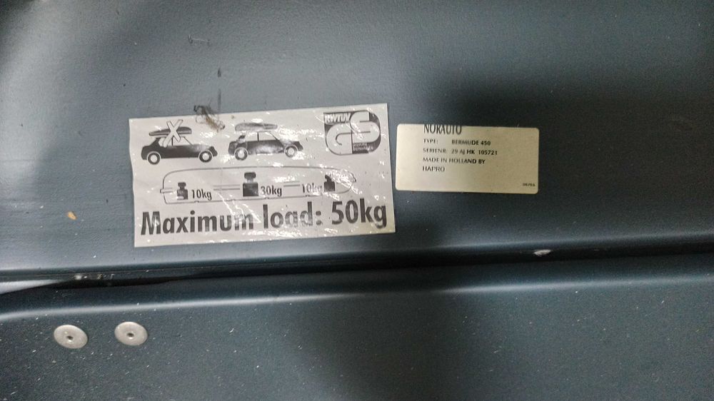 Mala de tejadilho usada.