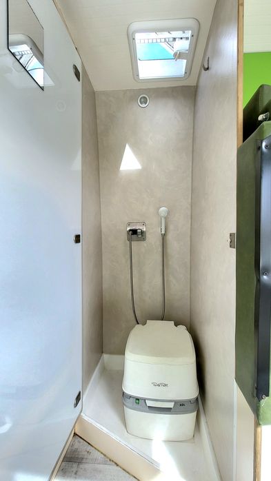 Aluga-se autocaravana para férias

Características:
• Dormida para 4 p