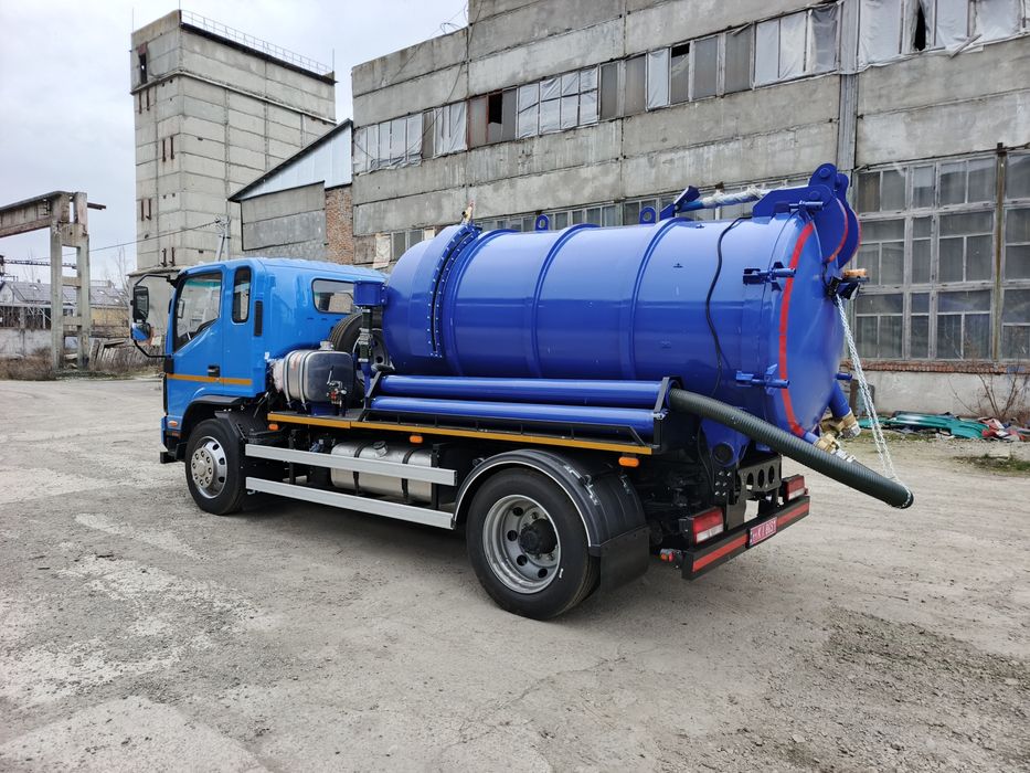 Вакумний автомобіль,асенізатор,мулосос,вакумний