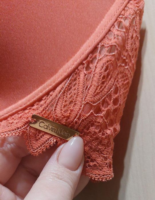 Бюстгальтер Calvin Klein 75D