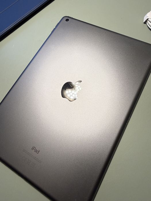 Apple iPad 10.2”  8a Geração 2020