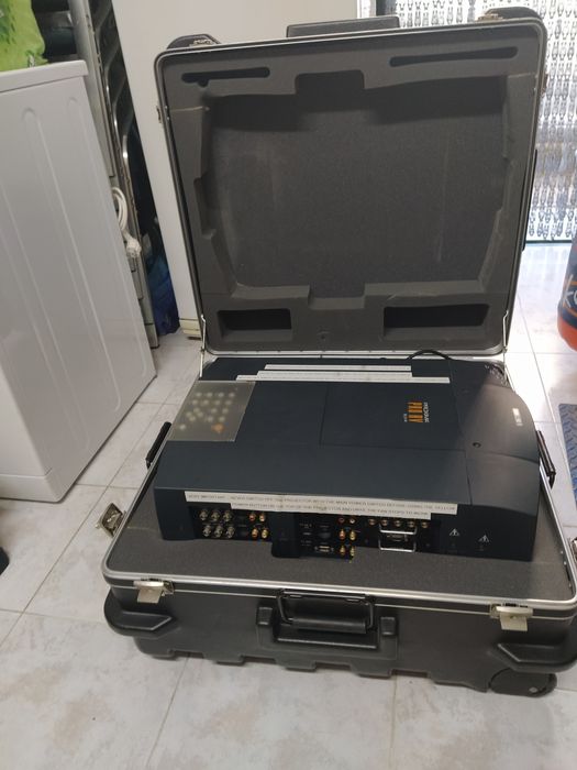 Projetor + Mala  profissional PROXIMA Pro AV 9310  semi-novo