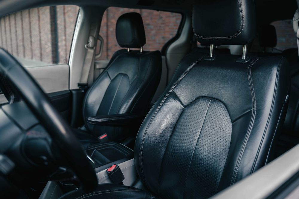 Wynajem Chrysler Pacifica 3.6 V6 (7 miejsc) wypożyczalnia samochodów