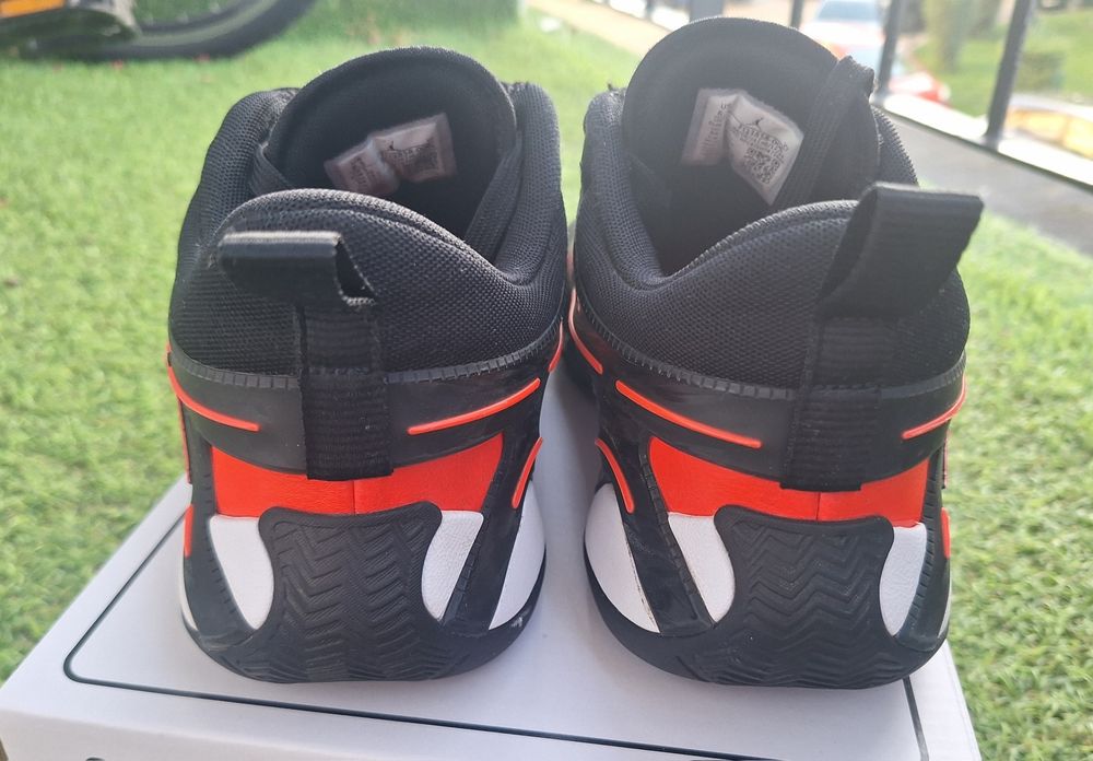 Buty NIKE AIR JORDAN HEIR r. 39-FQ3858-006