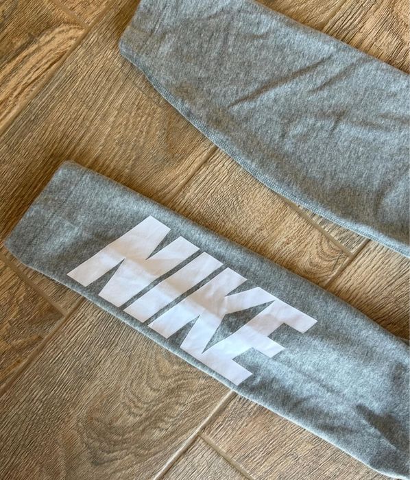 Сірі лосини Nike
