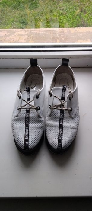 Продаеться кросовки