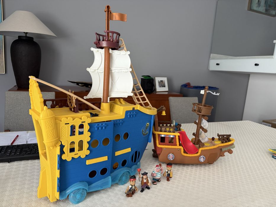 Barcos e figuras Jake e os Piratas
