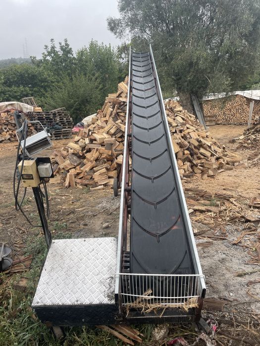 Tapete tranportador de lenha