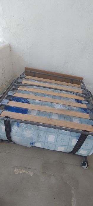 Cama de solteiro com colchão nova