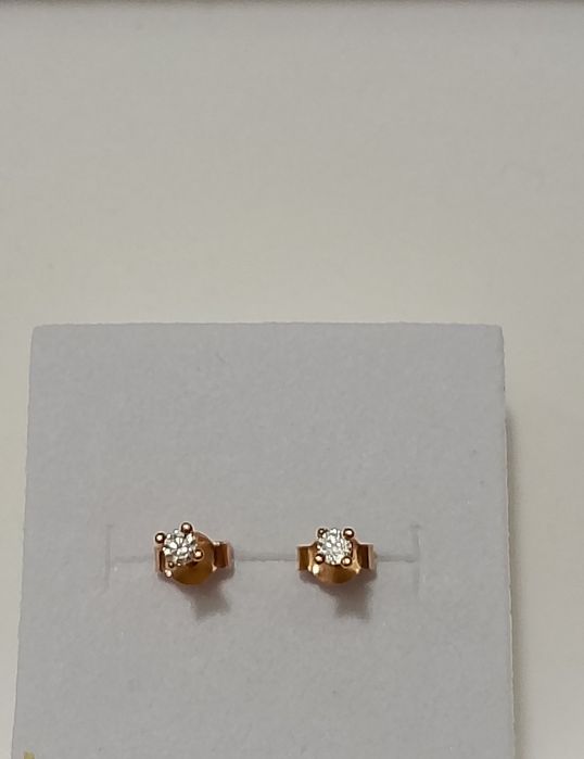 Золотые серьги- гвоздики 585 пробы.