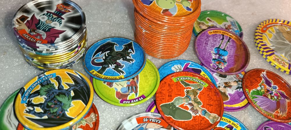 Lot of dozens of Yu-Gi-Oh! tazos from various collections64552625882113122